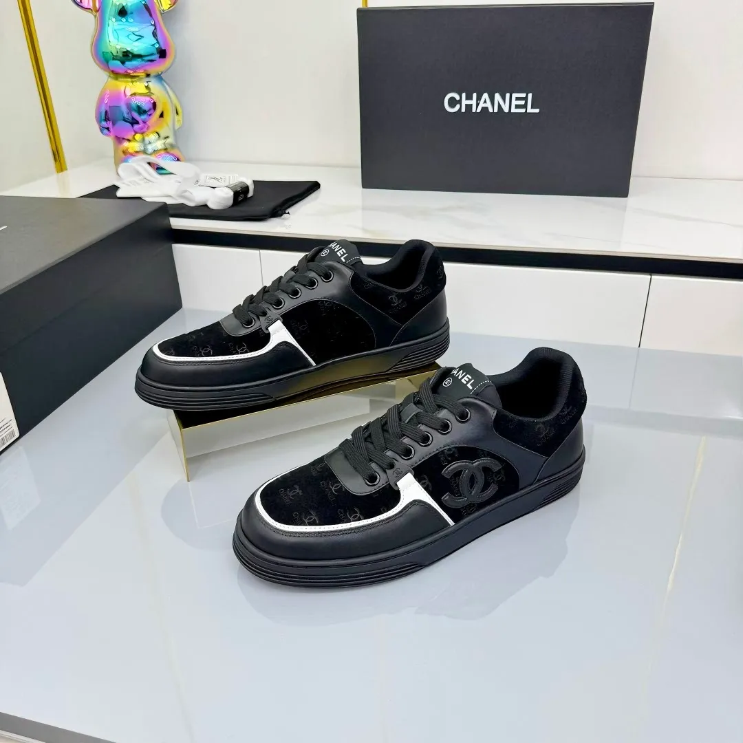👟👟Ex-factory price 620👟👟High quality! ! ! CHANEL Chanel 25A latest thick-soled casual sports shoes. The counter is synchronized. The counter is very popular. It is a shoe that is very difficult to buy. The most popular thick-soled casual shoes on the Internet. As you can imagine, the most popular thick-soled casual shoes can not be missed. It has both good looks and comfort. Simple and versatile. The thick sole increases the height and is super versatile. Whoever wears it will look better. Upper: cowhide stitching. Lining: breathable mesh. Outsole: TPU original outsole. Size: 35-41 👉